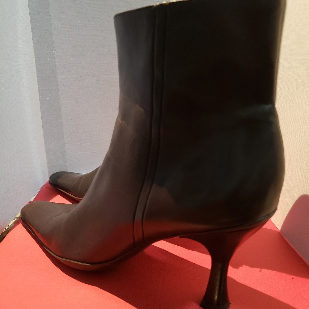 Boots - Picture 3 of 10